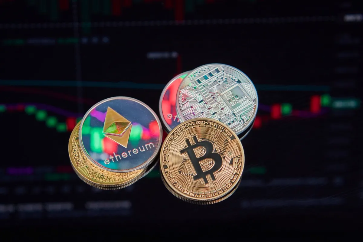 Românii dețin 12 miliarde de euro în criptoactive, lipsă de protecție